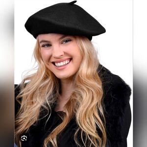 Herringbone Patterned Beret Wool Blend Gray/White.